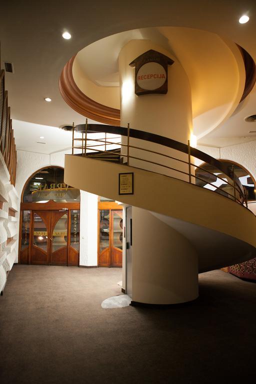 נובי פאזאר Hotel Vrbak מראה חיצוני תמונה